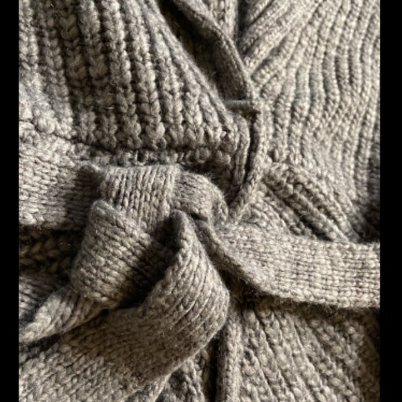 VEST - Picture 3 of 4